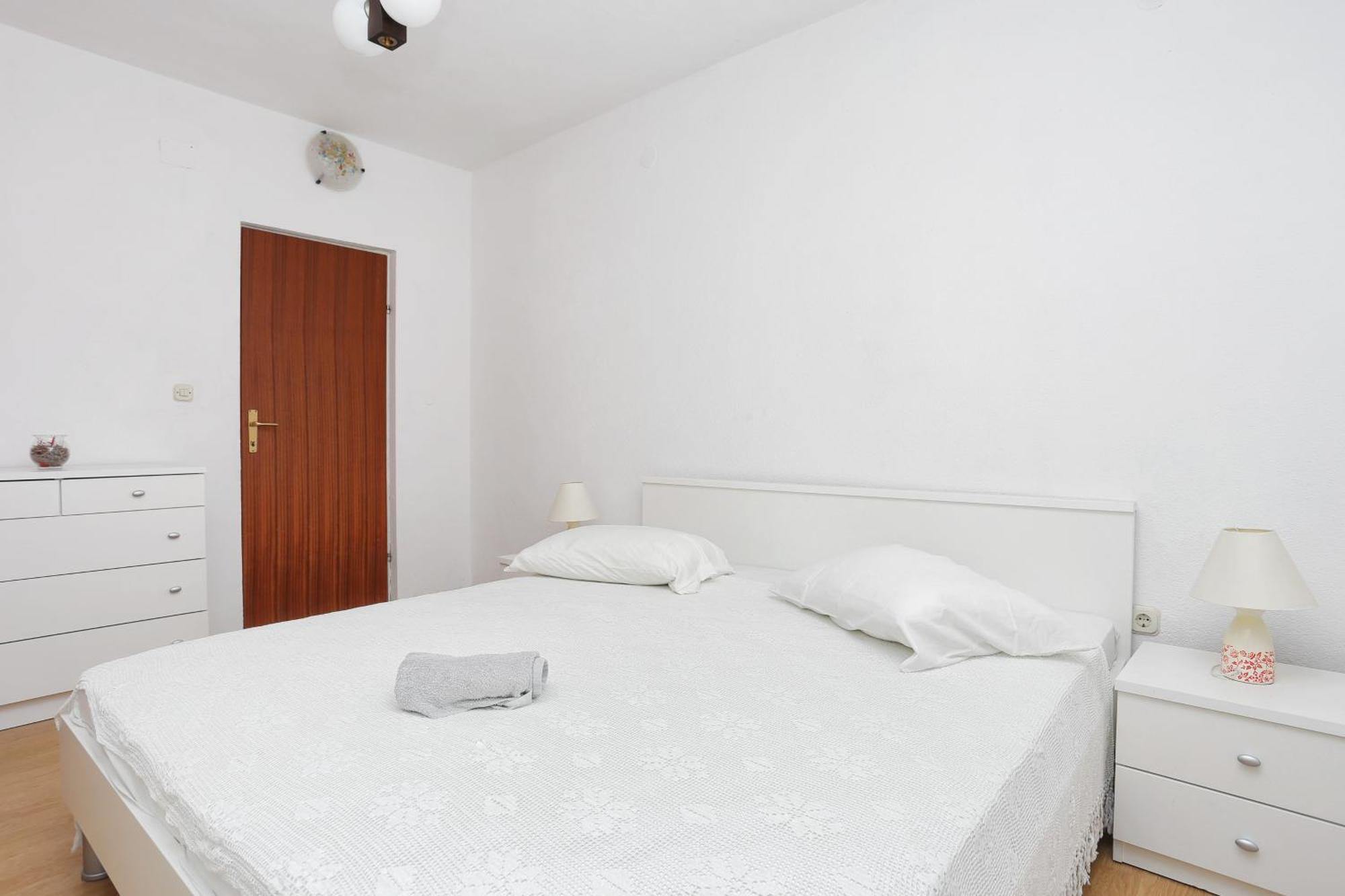 Apartments By The Sea Poljica, Trogir - 19316 Marina Room photo